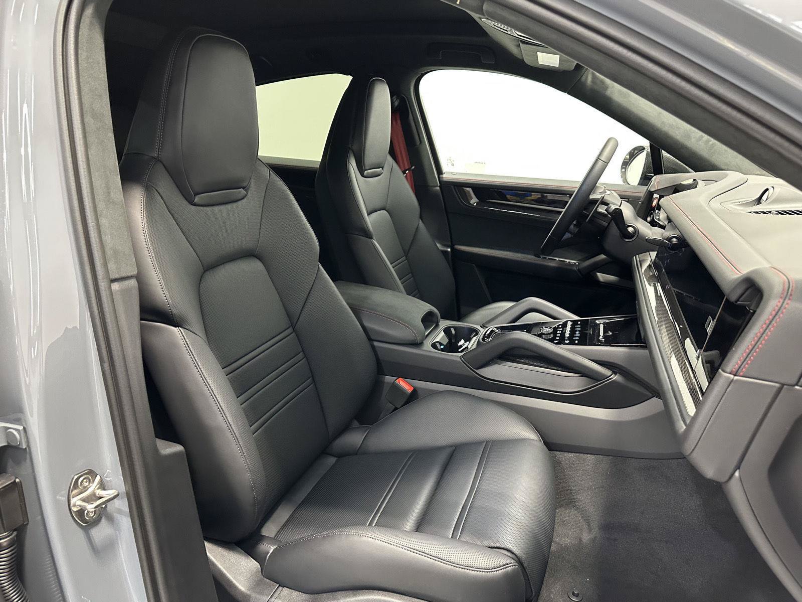 New 2026 Porsche Cayenne GTS AWD/4WD image 46