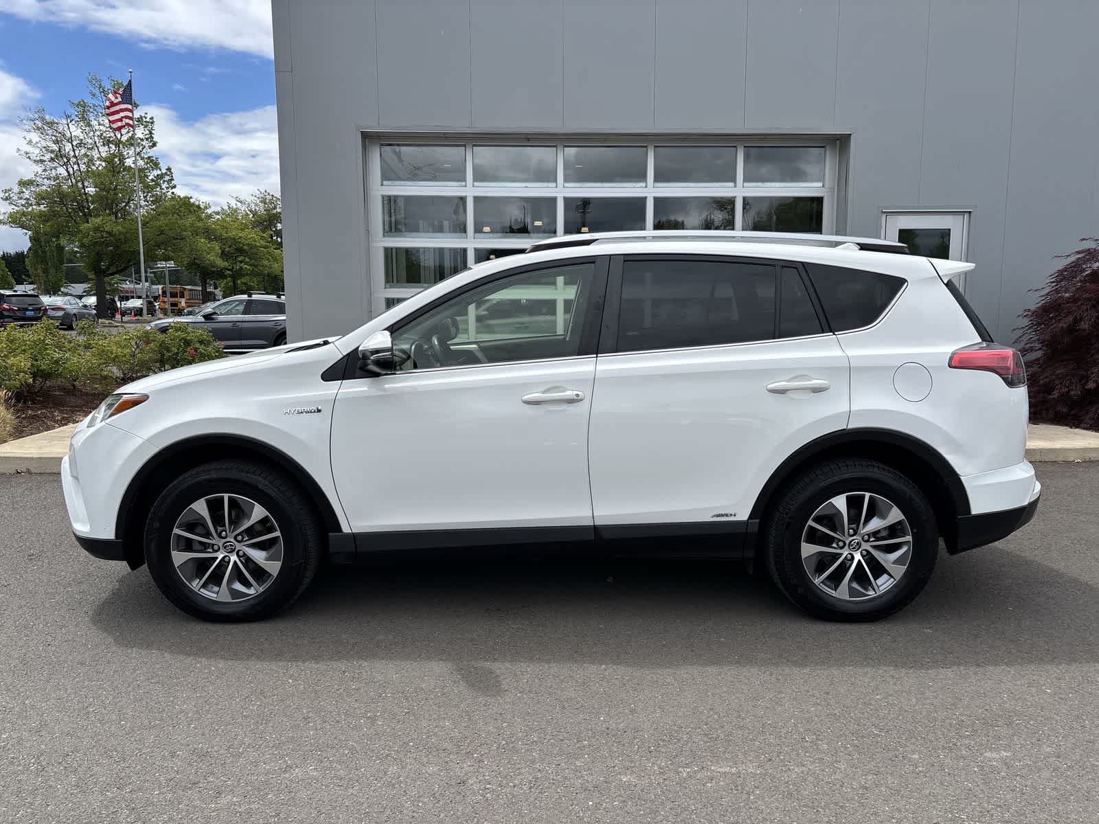 Used 2017 Toyota RAV4 XLE w/ All Weather Liner Package AWD/4WD image 2