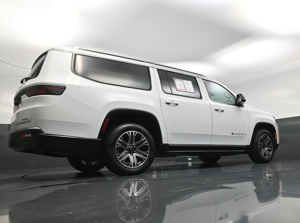 Used 2024 Jeep Wagoneer L Series II RWD image 24