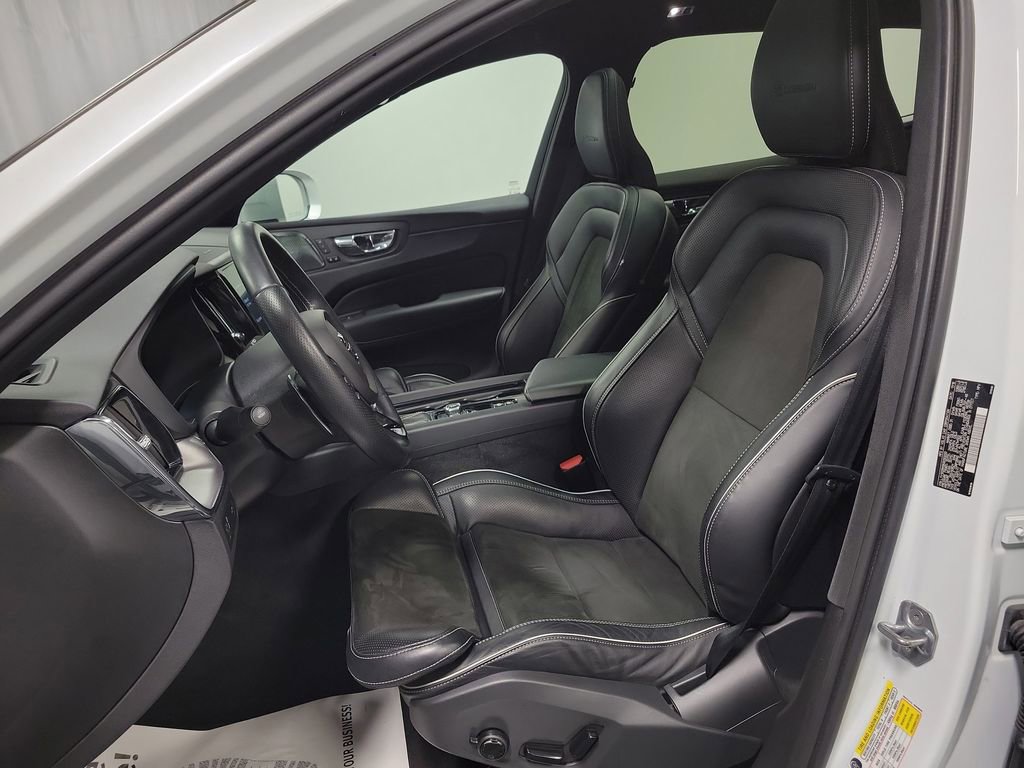 Used 2019 Volvo XC60 T5 R-Design image 14