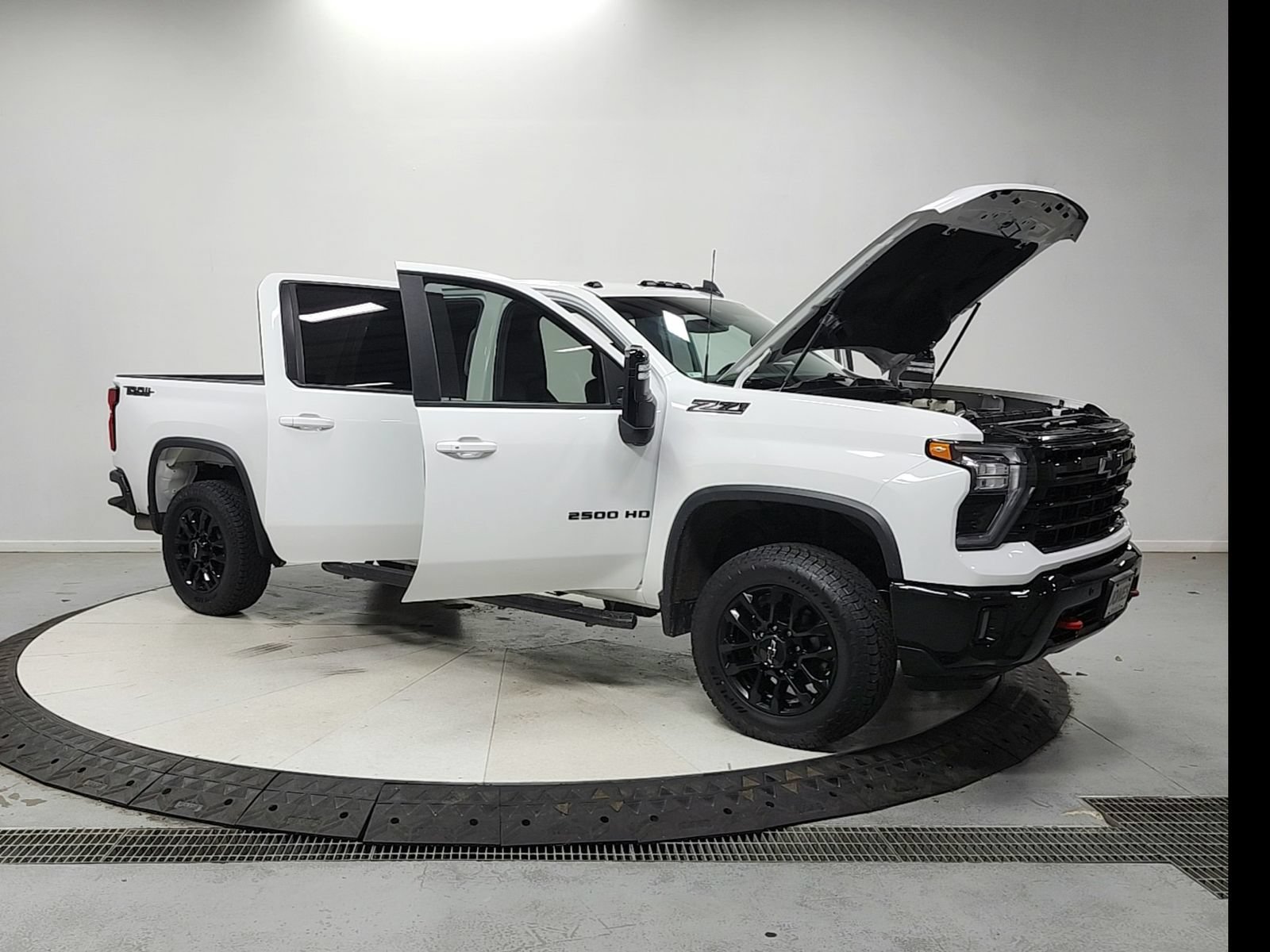 Used 2025 Chevrolet Silverado 2500 LT w/ Trail Boss Package AWD/4WD image 10
