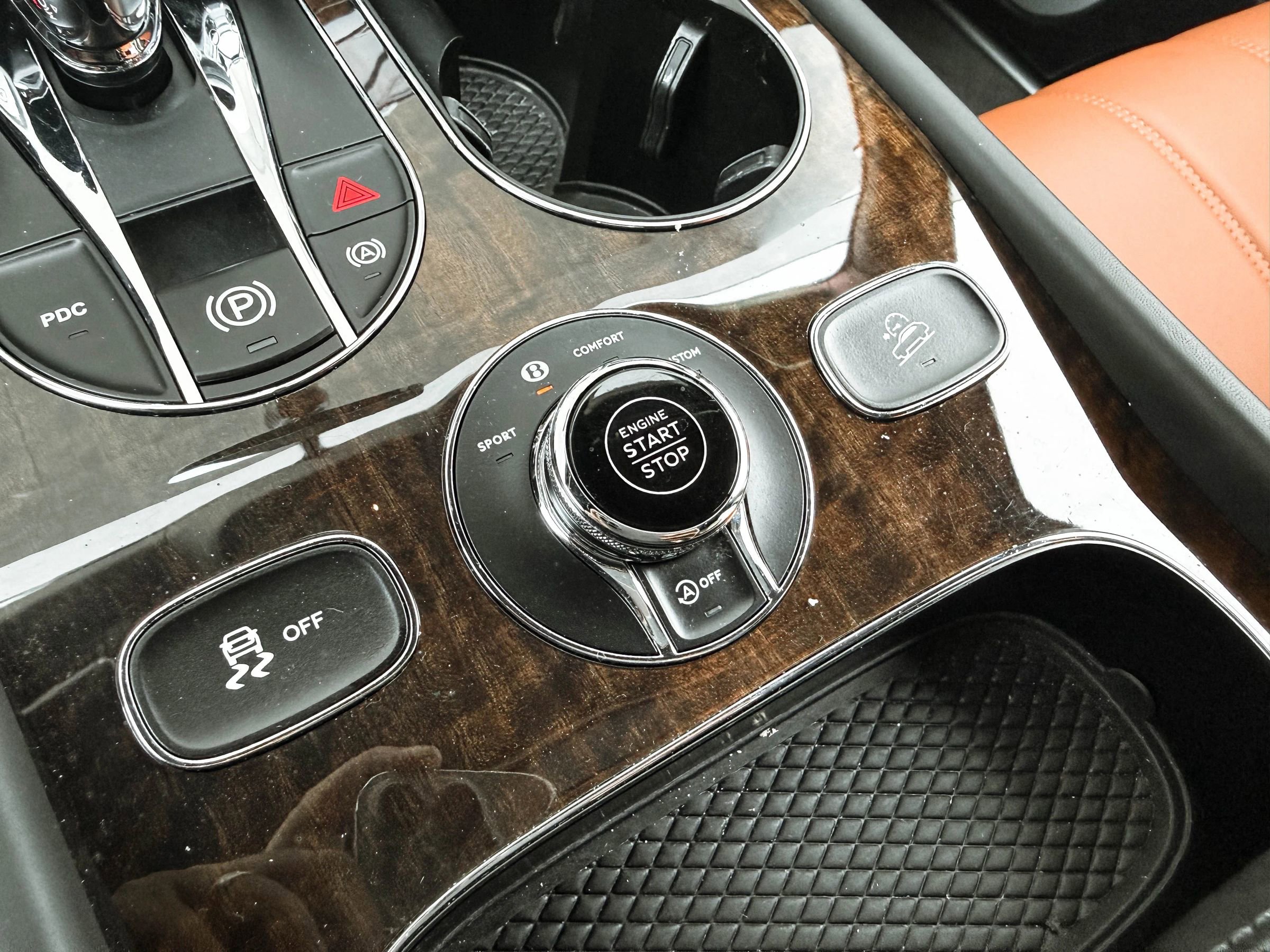 Used 2020 Bentley Bentayga image 21