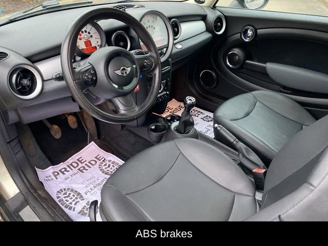 Used 2011 MINI Cooper Clubman Base image 6