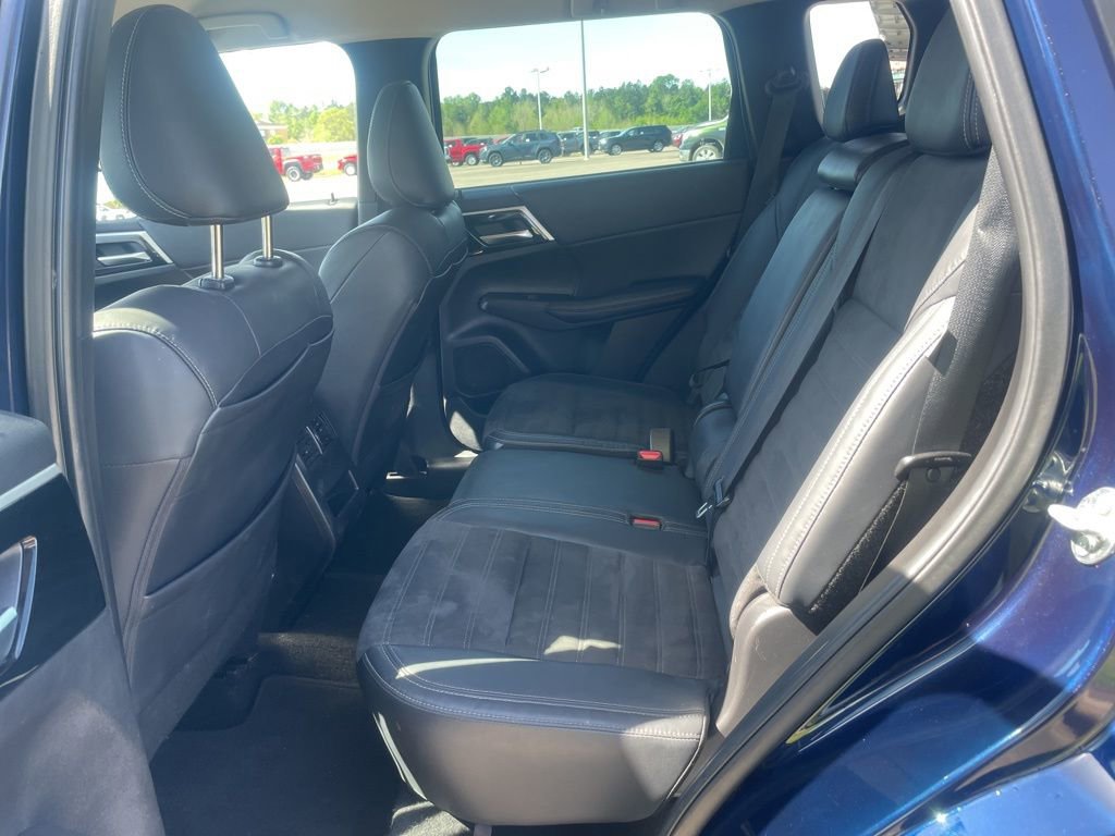 Used 2023 Mitsubishi Outlander SE image 17