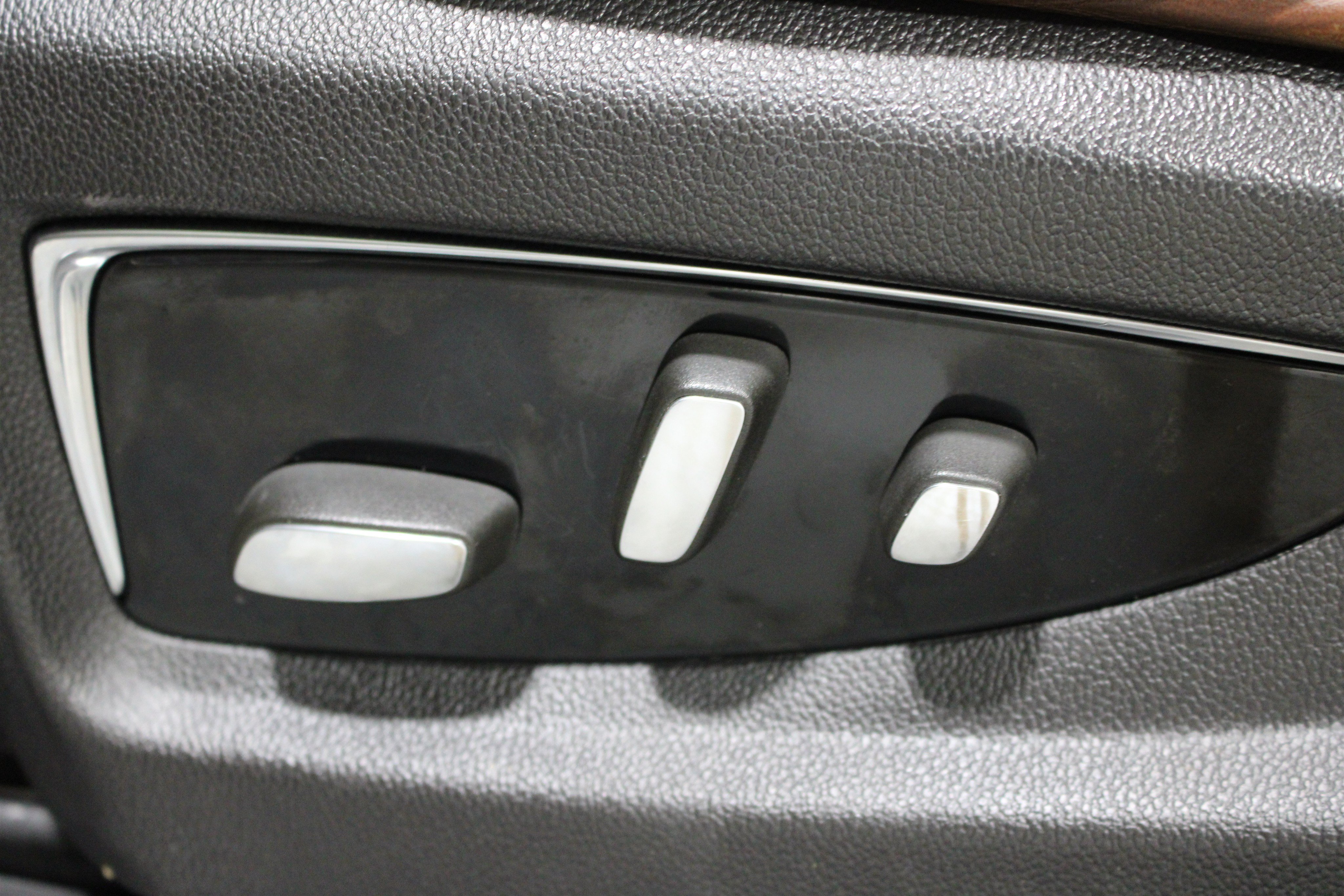 Used 2015 Cadillac Escalade Premium AWD/4WD image 5