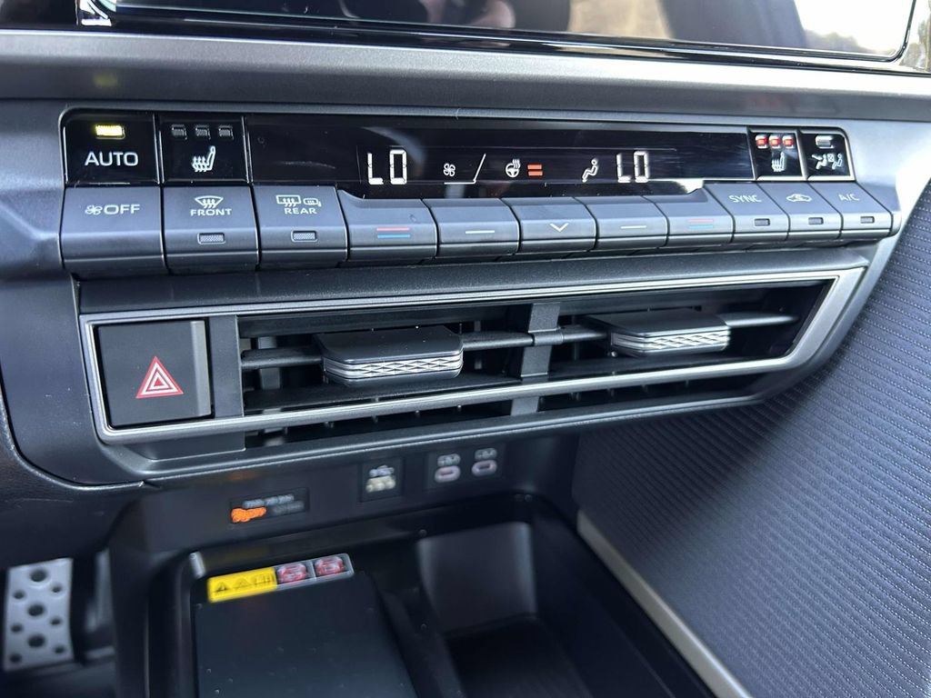 New 2026 Toyota Camry Hybrid FWD image 23