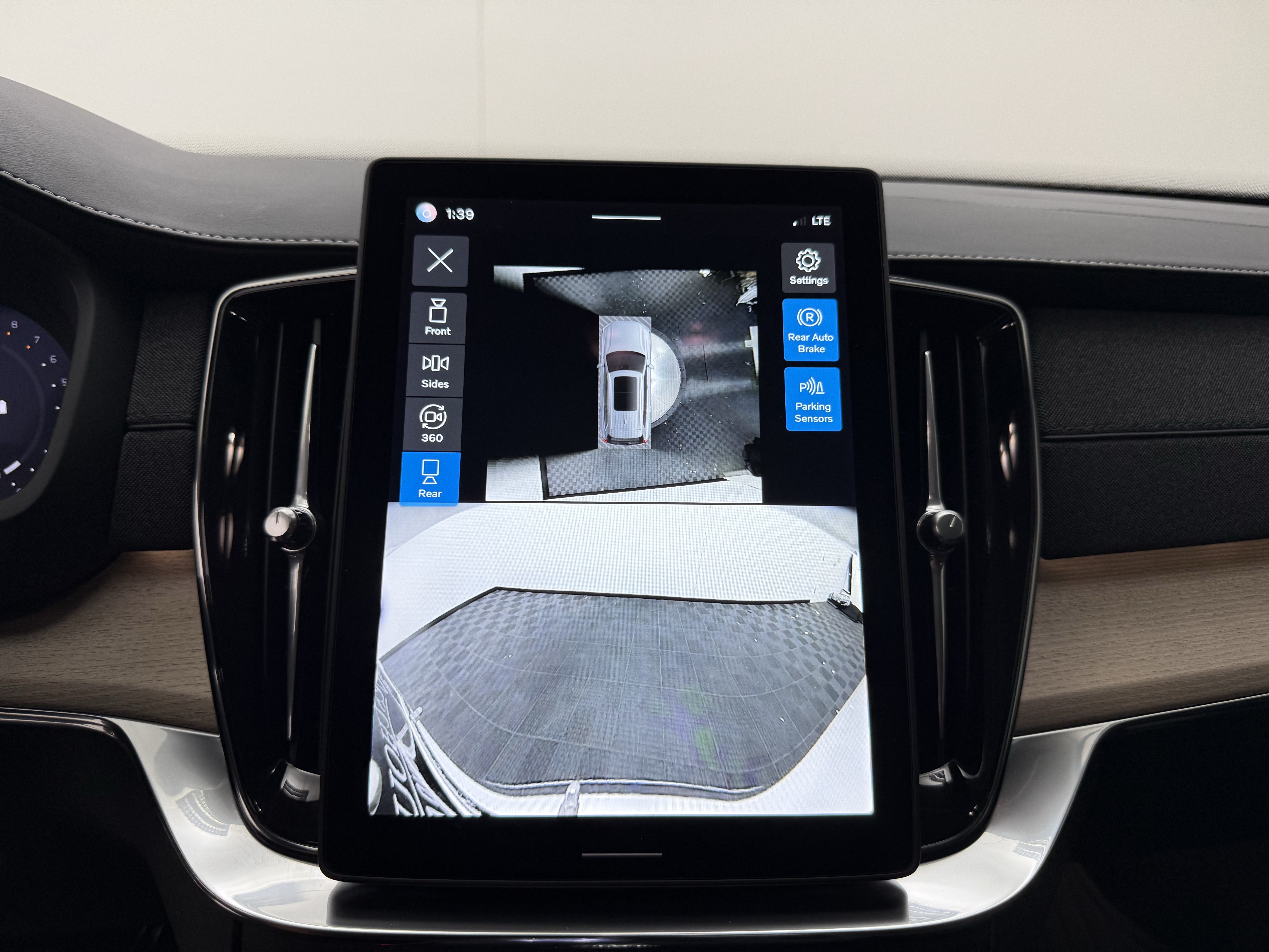 Certified 2025 Volvo XC90 B5 Plus w/ Protection Package Premier AWD/4WD image 21