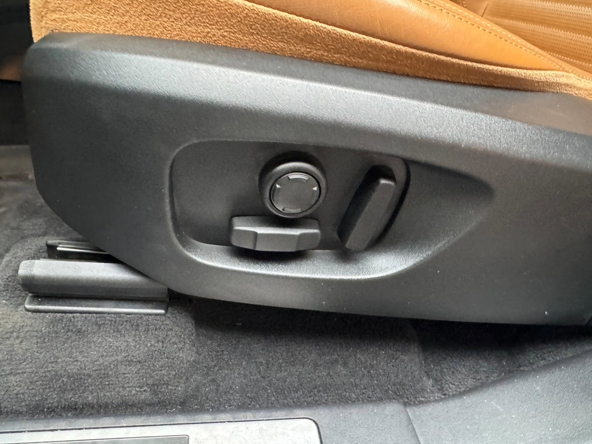 Used 2019 Land Rover Discovery Sport HSE Luxury image 9
