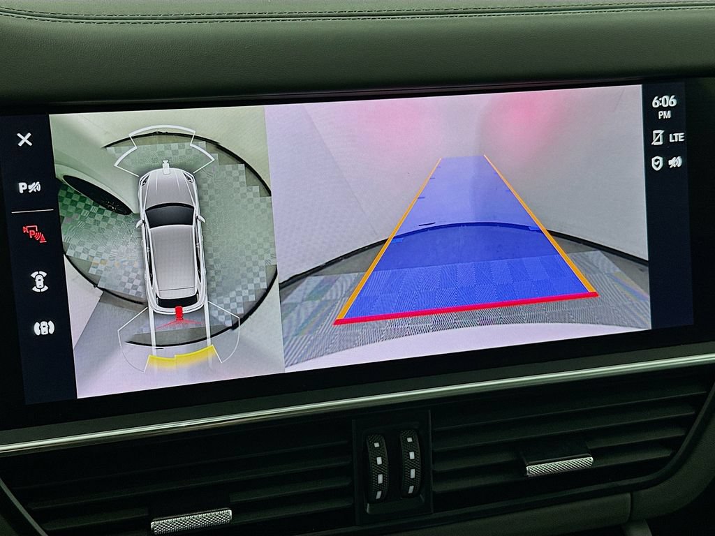 Certified 2022 Porsche Cayenne AWD/4WD image 17