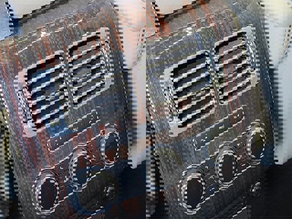 Used 2017 Land Rover Range Rover HSE image 19