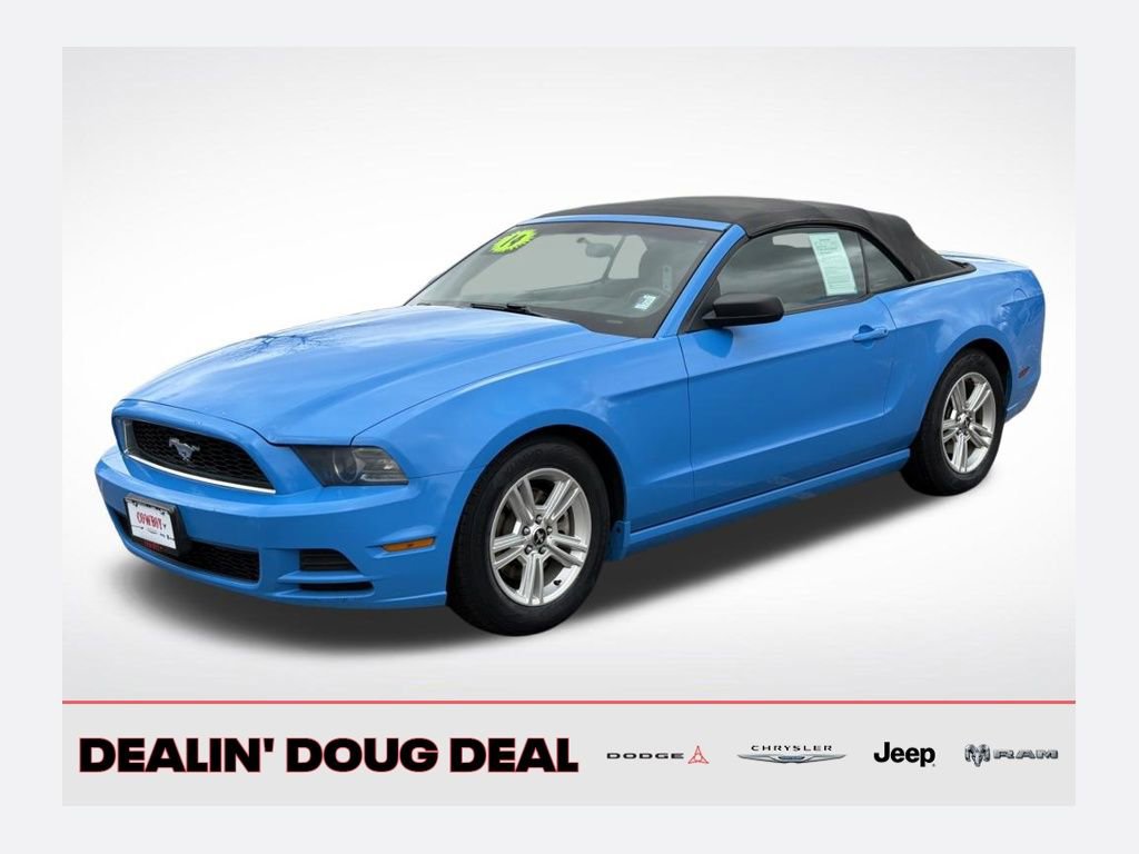 Used 2014 Ford Mustang Convertible RWD image 1