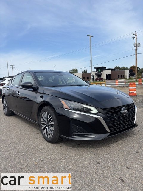 Used 2024 Nissan Altima 2.5 SV image 1