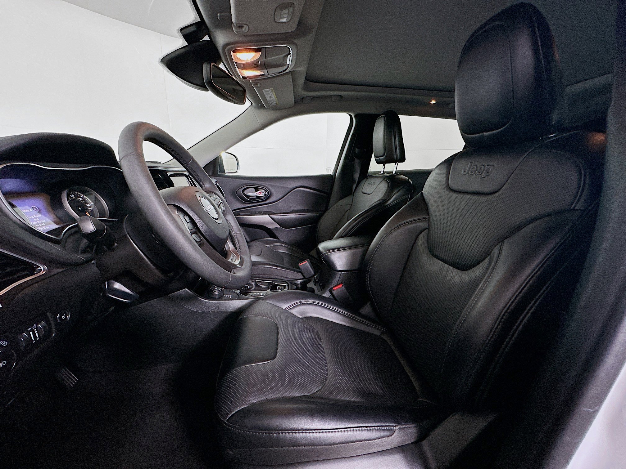 Used 2022 Jeep Cherokee Limited w/ Mopar Interior Package image 13