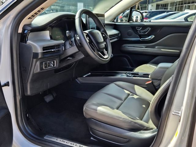 Used 2023 Lincoln Corsair FWD w/ Towing Package image 14