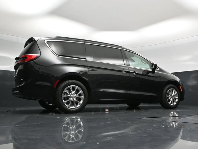 Certified 2022 Chrysler Pacifica Touring-L AWD/4WD image 58