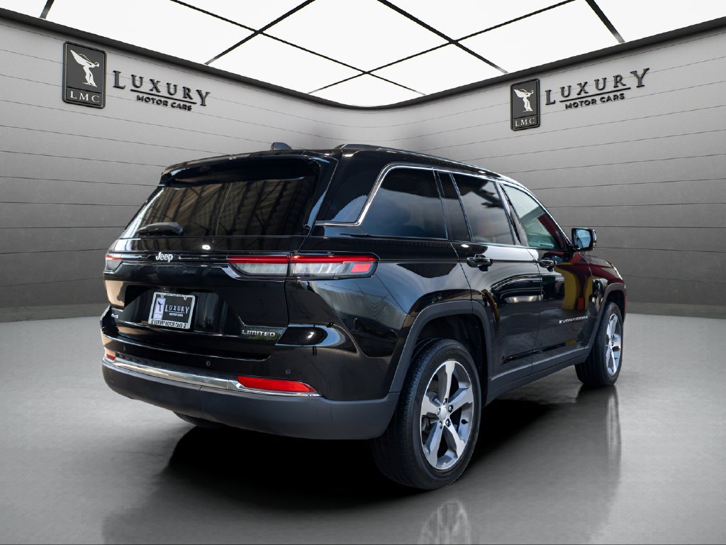 Used 2023 Jeep Grand Cherokee Limited w/ Trailer Tow Prep Group (B) AWD/4WD image 8