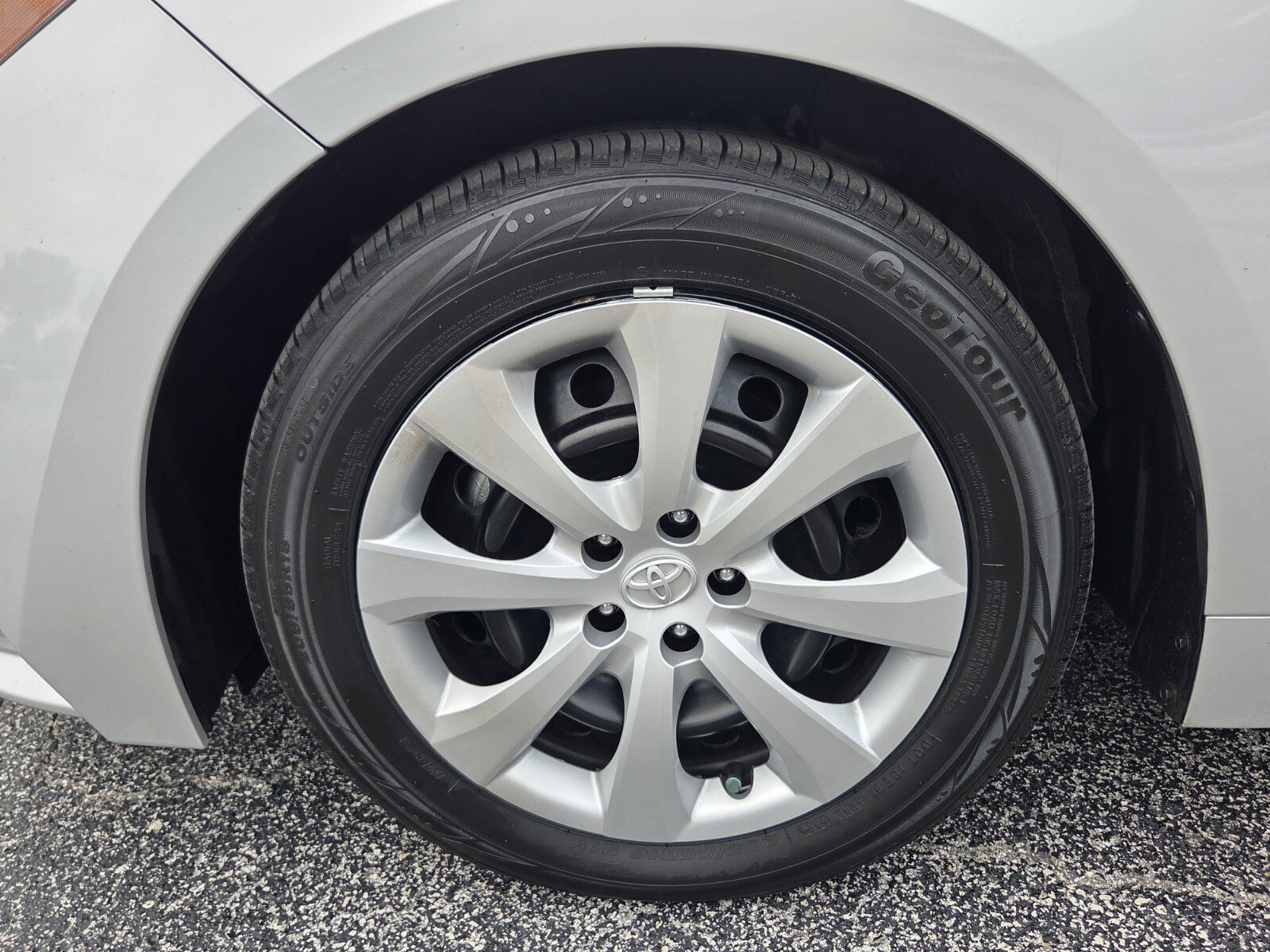 Used 2024 Toyota Corolla LE FWD image 9