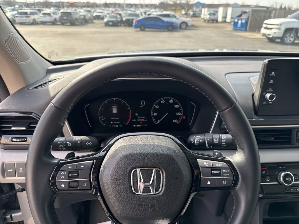 Used 2025 Honda Pilot EX-L image 12