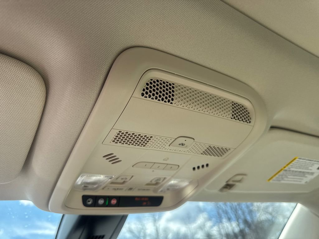 Used 2025 Cadillac XT6 Premium Luxury w/ Technology Package image 31