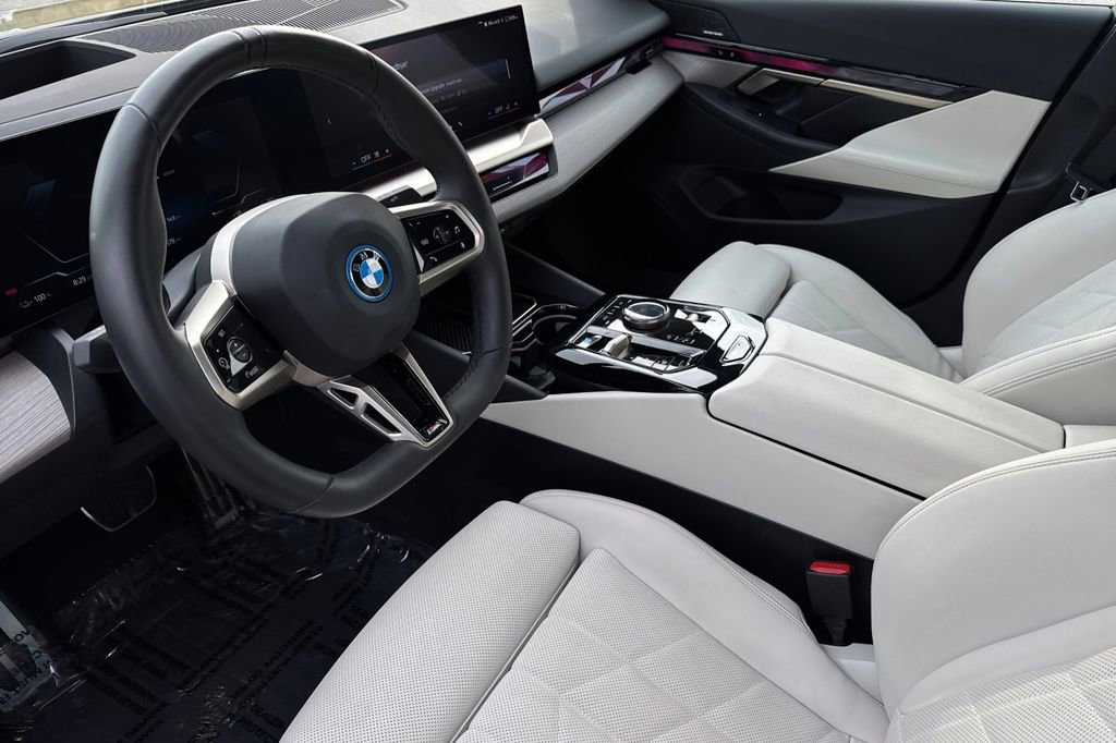 Used 2024 BMW i5 eDrive40i w/ M Sport Package image 9
