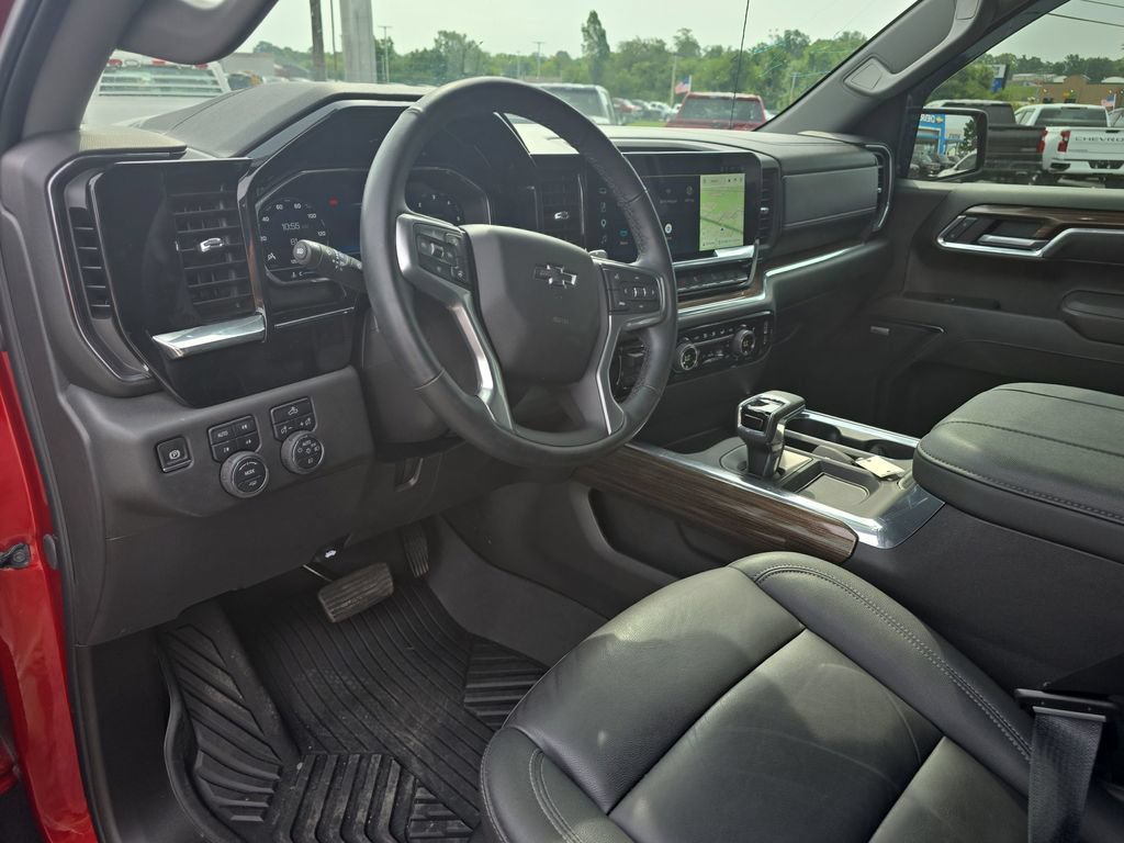 Used 2025 Chevrolet Silverado 1500 LT Trail Boss w/ Convenience Package II AWD/4WD image 28