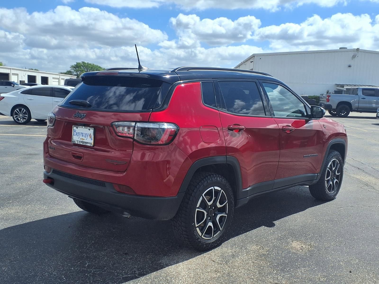 Used 2025 Jeep Compass Trailhawk image 2