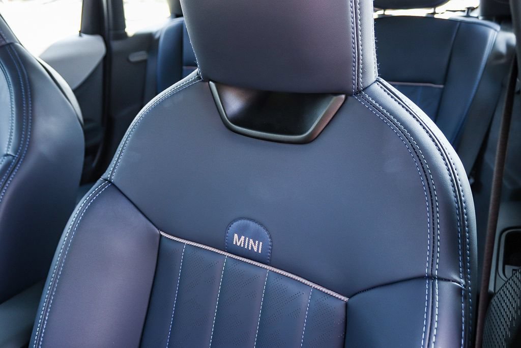 Used 2025 MINI Cooper 4-Door Hardtop FWD image 29