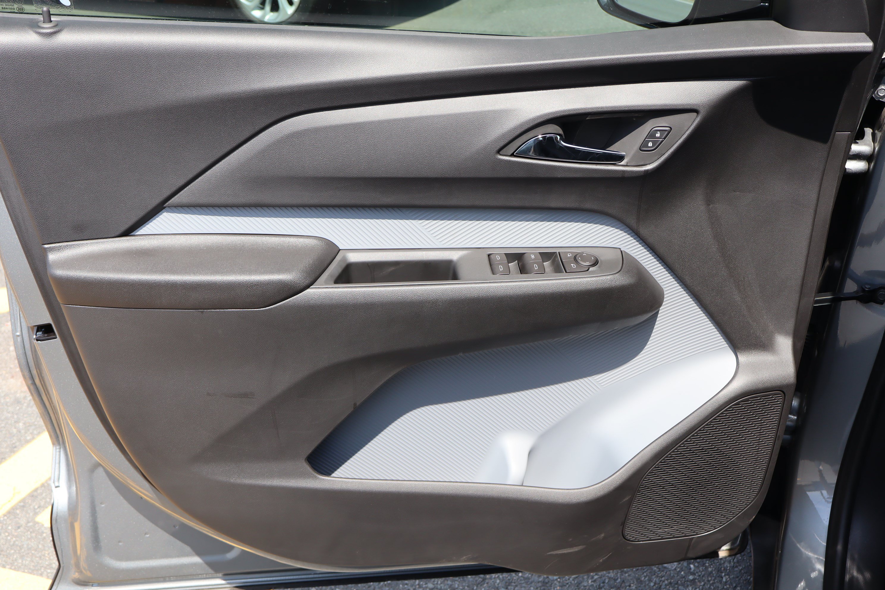 New 2027 Chevrolet Bolt RS w/ Technology Package FWD image 10