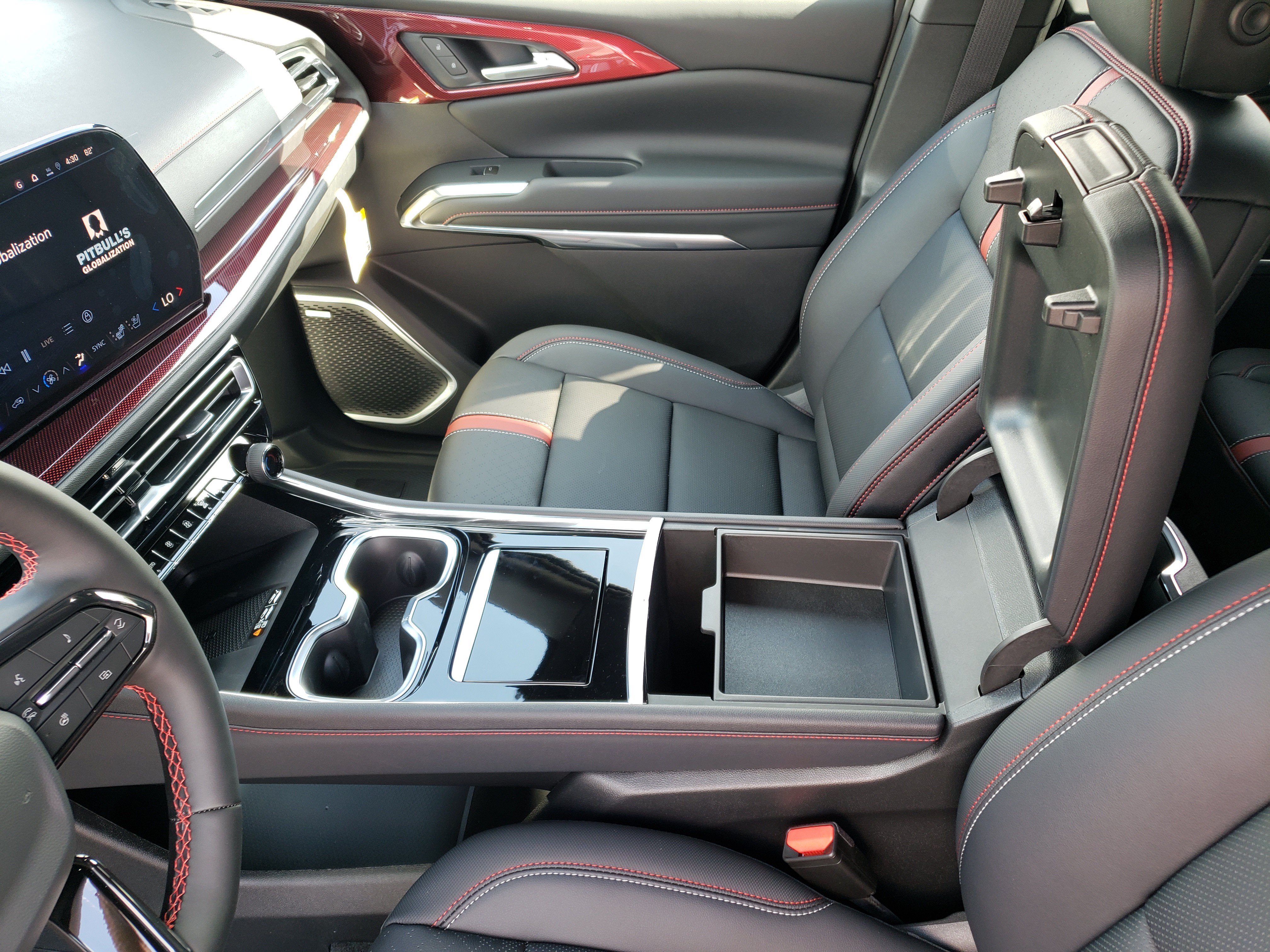 New 2026 Chevrolet Traverse RS w/ LPO, Floor Liner Package FWD image 30