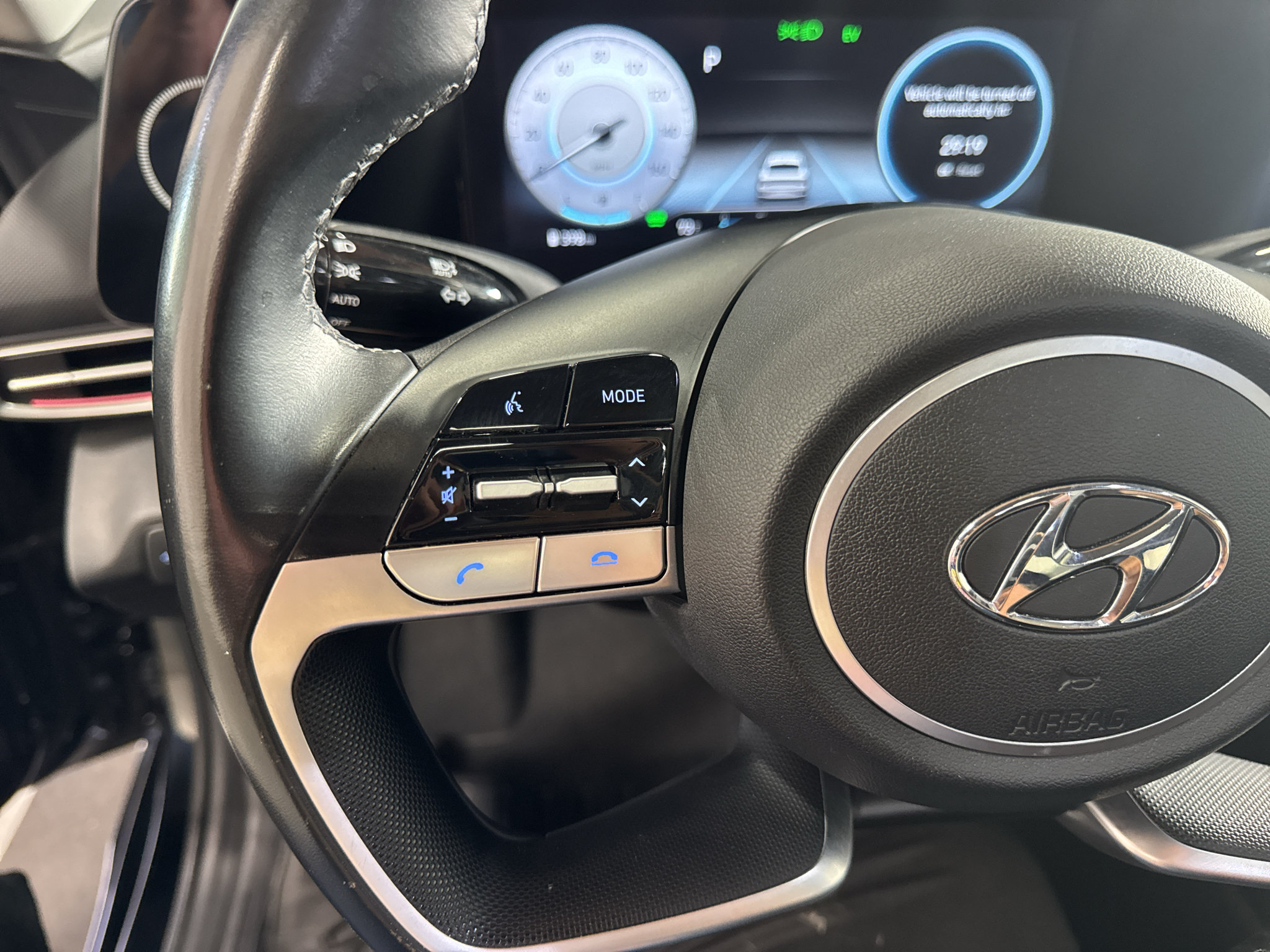 Used 2022 Hyundai Elantra Limited w/ Preferred Accessory Package FWD image 18