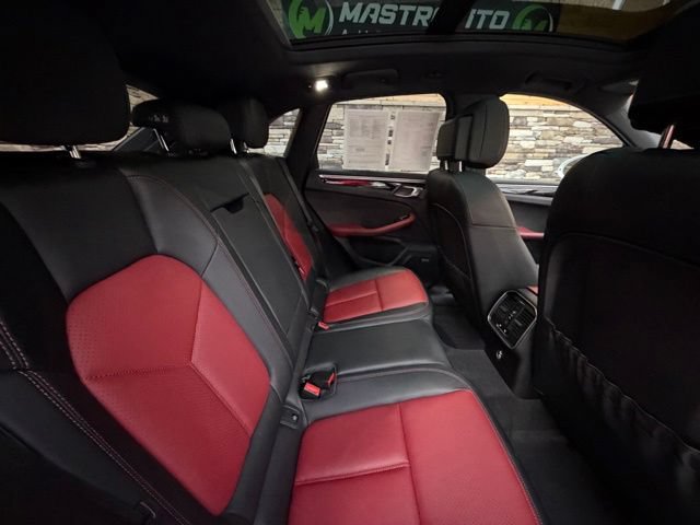 Used 2022 Porsche Macan AWD/4WD image 38