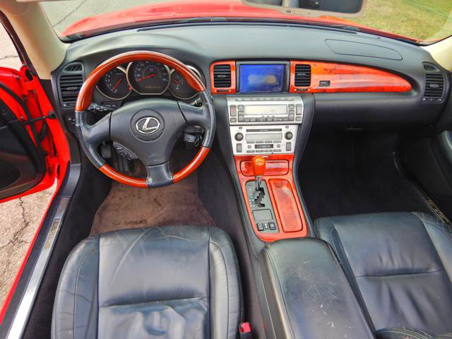 Used 2005 Lexus SC 430 Convertible image 2