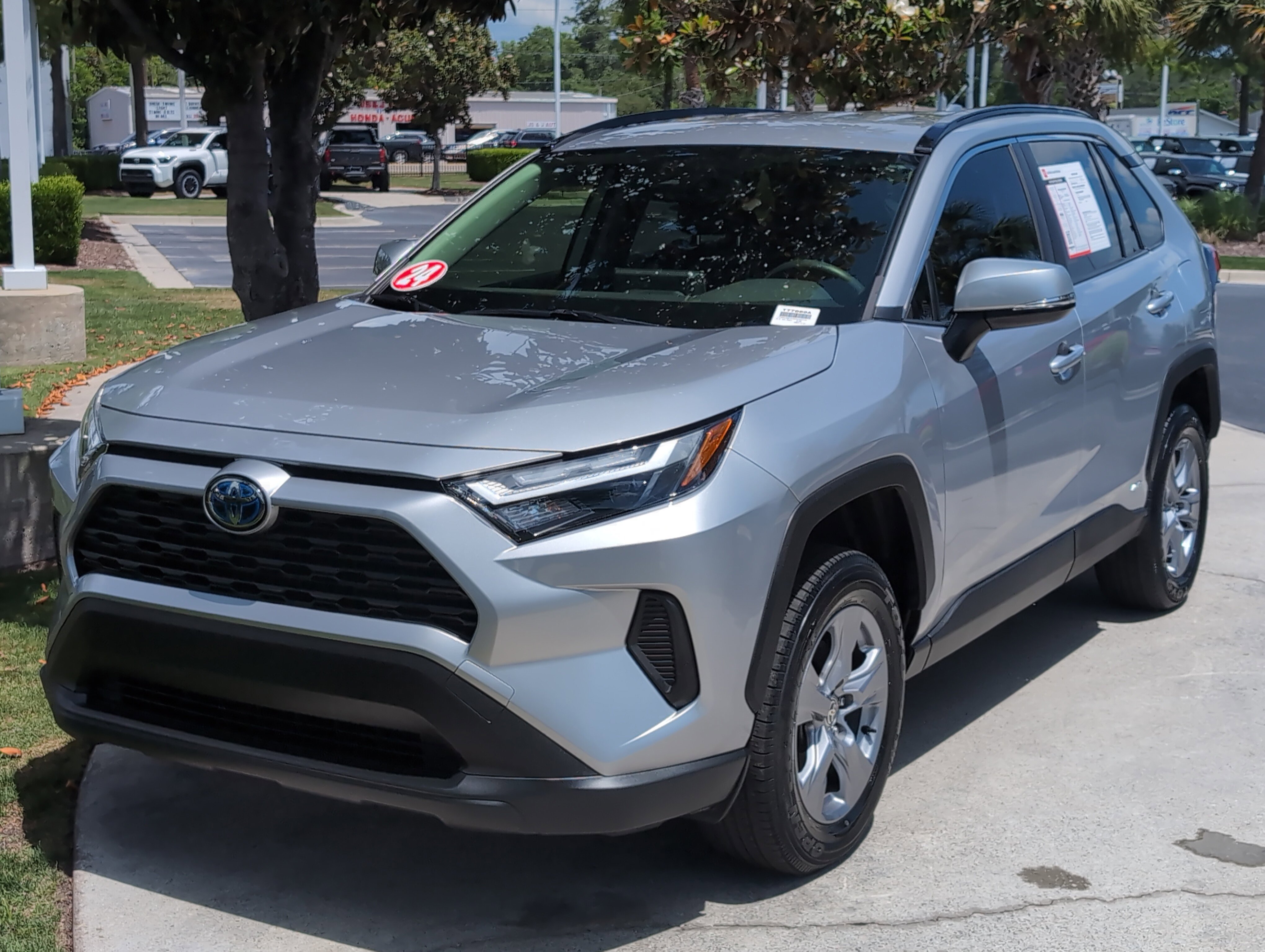 Certified 2024 Toyota RAV4 LE AWD/4WD image 5