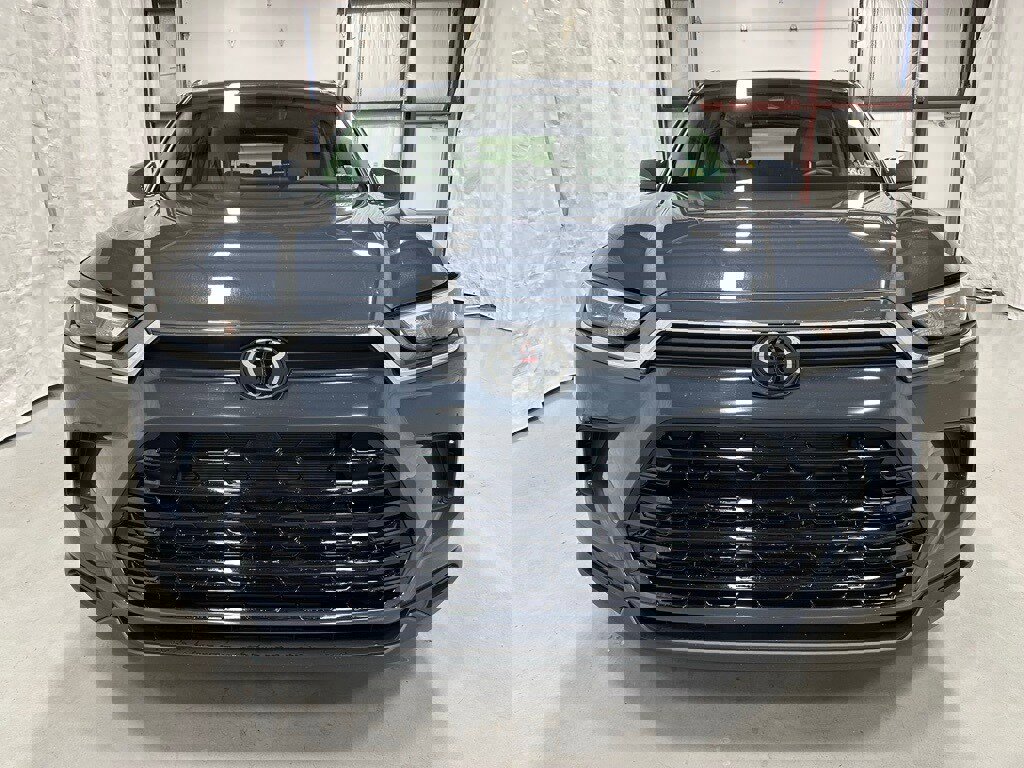 Used 2025 Toyota Grand Highlander AWD image 2