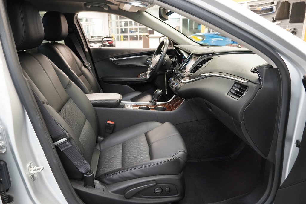 Used 2015 Chevrolet Impala LT w/ Convenience Package image 31