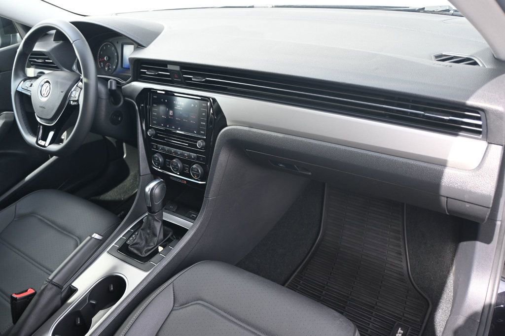 Used 2022 Volkswagen Passat 2.0T SE FWD image 9