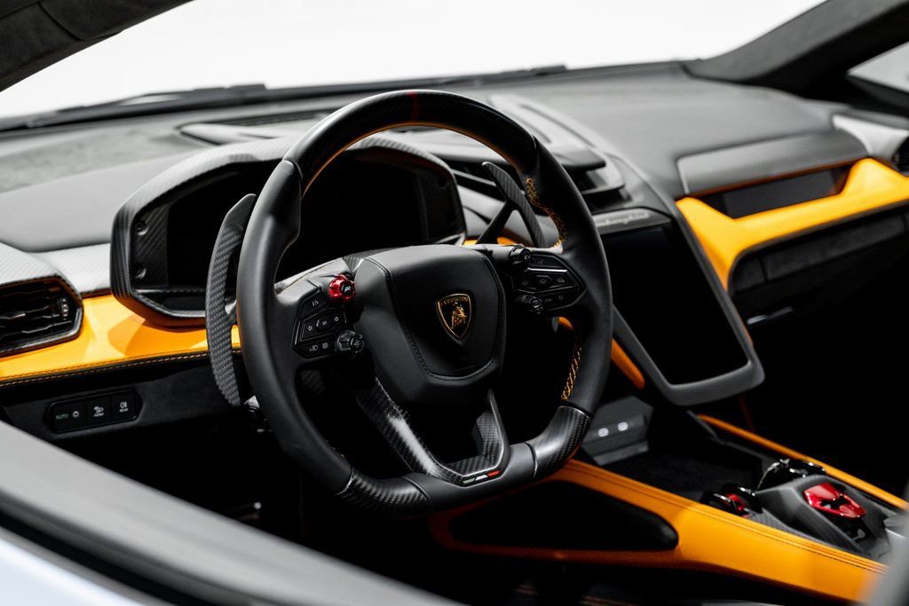Used 2024 Lamborghini Revuelto image 15