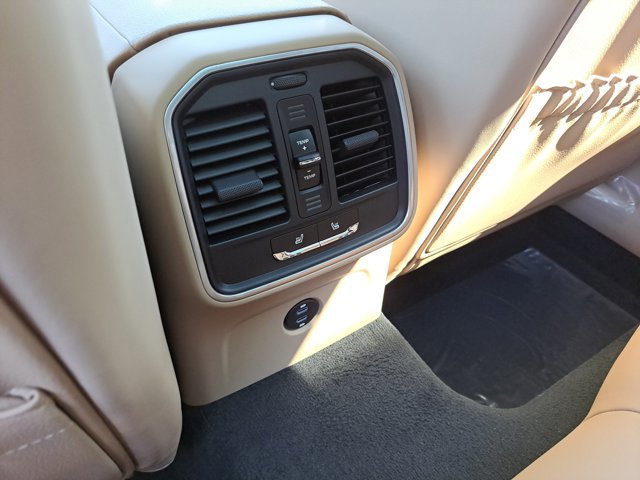 Used 2026 Porsche Macan image 18