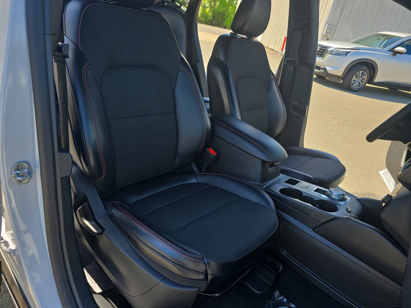 Used 2025 Ford Escape ST-Line w/ Tech Pack #1 FWD image 10