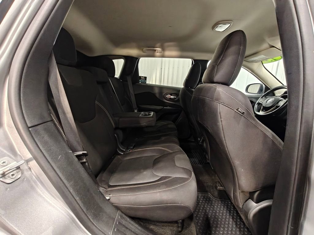 Used 2015 Jeep Cherokee Latitude w/ Cold Weather Group image 21