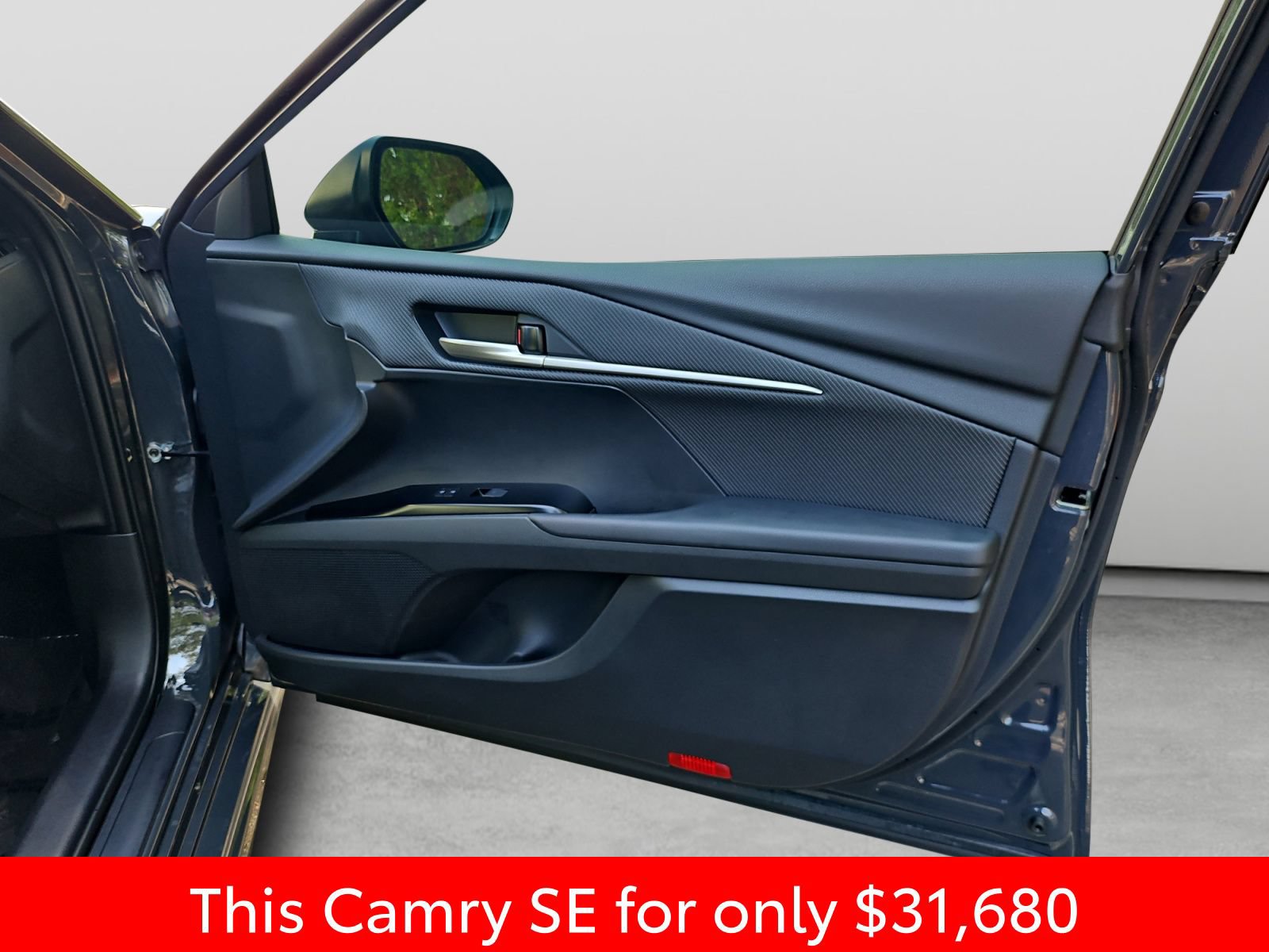Used 2025 Toyota Camry SE FWD image 36