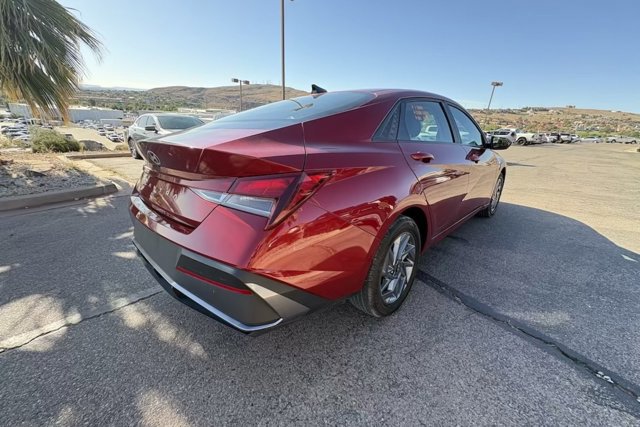Used 2024 Hyundai Elantra SEL FWD image 5