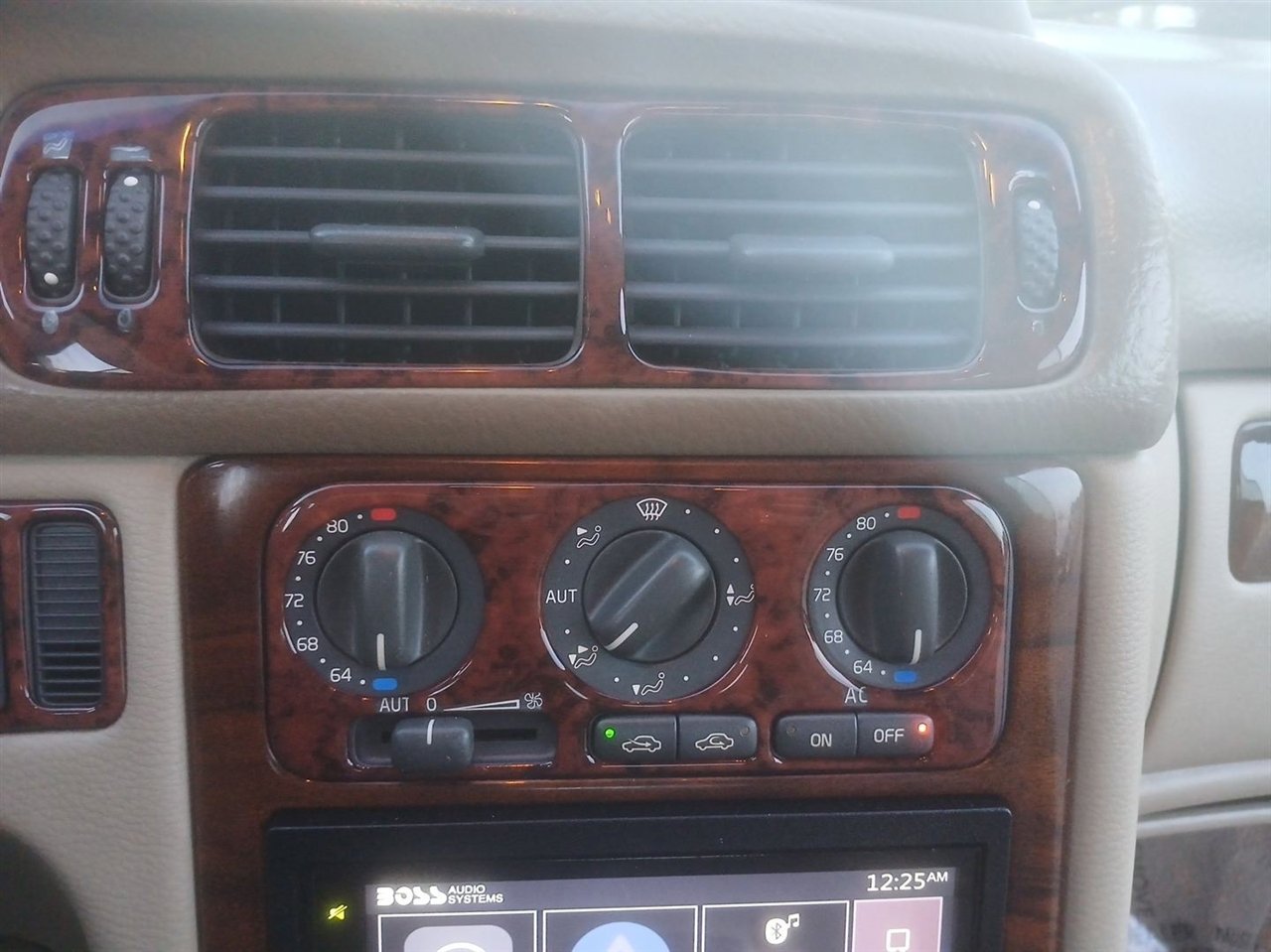 Used 1999 Volvo C70 LT image 49