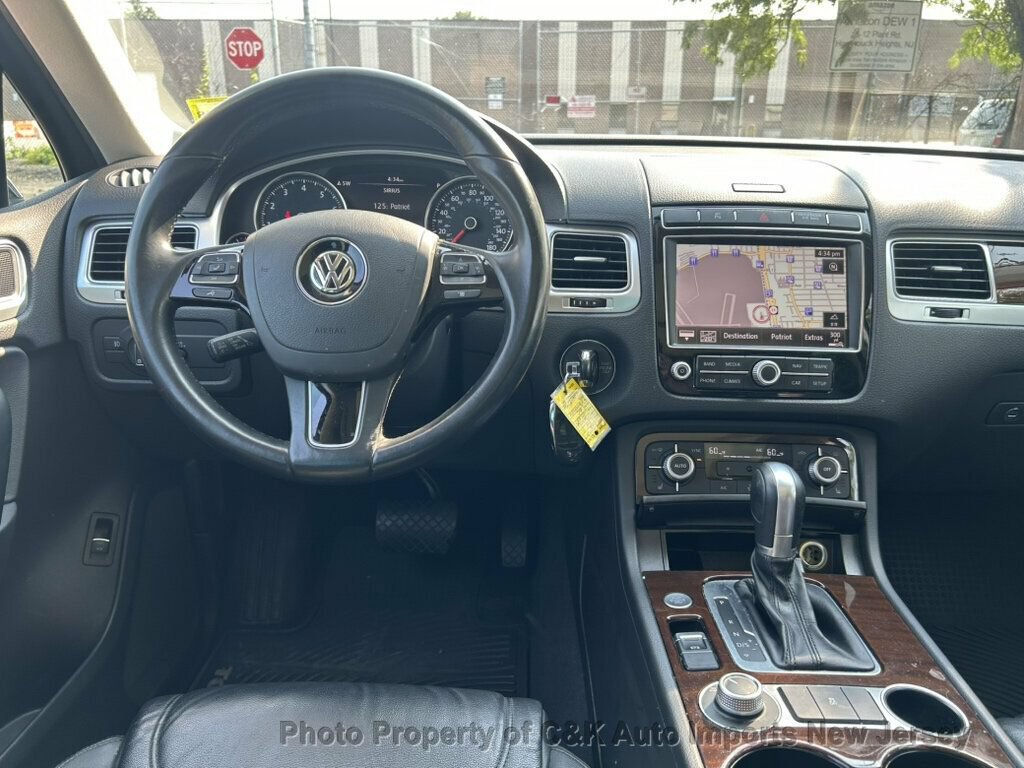 Used 2015 Volkswagen Touareg VR6 AWD/4WD image 32