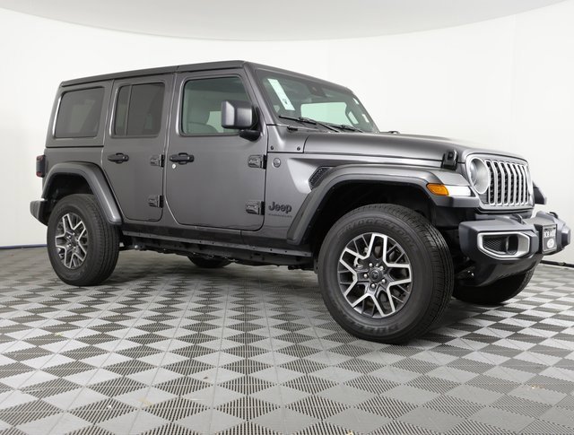 Used 2025 Jeep Wrangler Sahara image 3