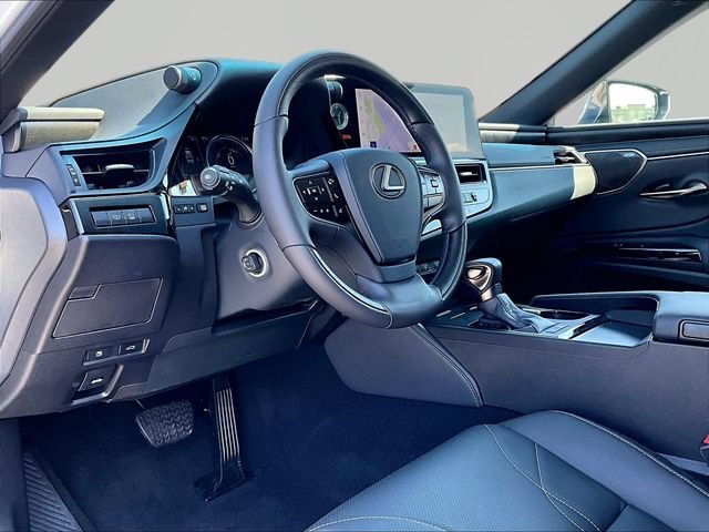 Used 2025 Lexus ES 300h Ultra Luxury w/ Accessory Package (Z2) FWD image 8