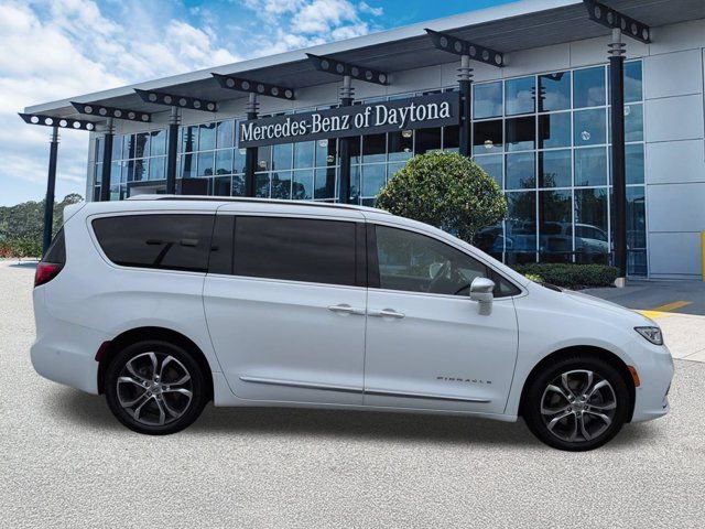 Used 2021 Chrysler Pacifica Pinnacle AWD/4WD image 3