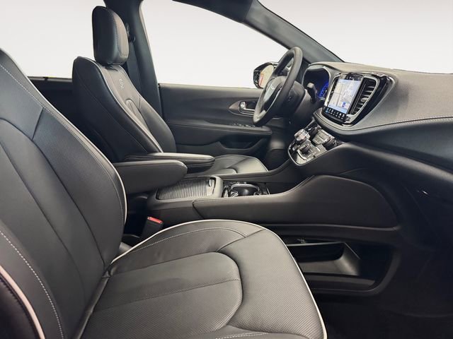 New 2026 Chrysler Pacifica Limited image 21