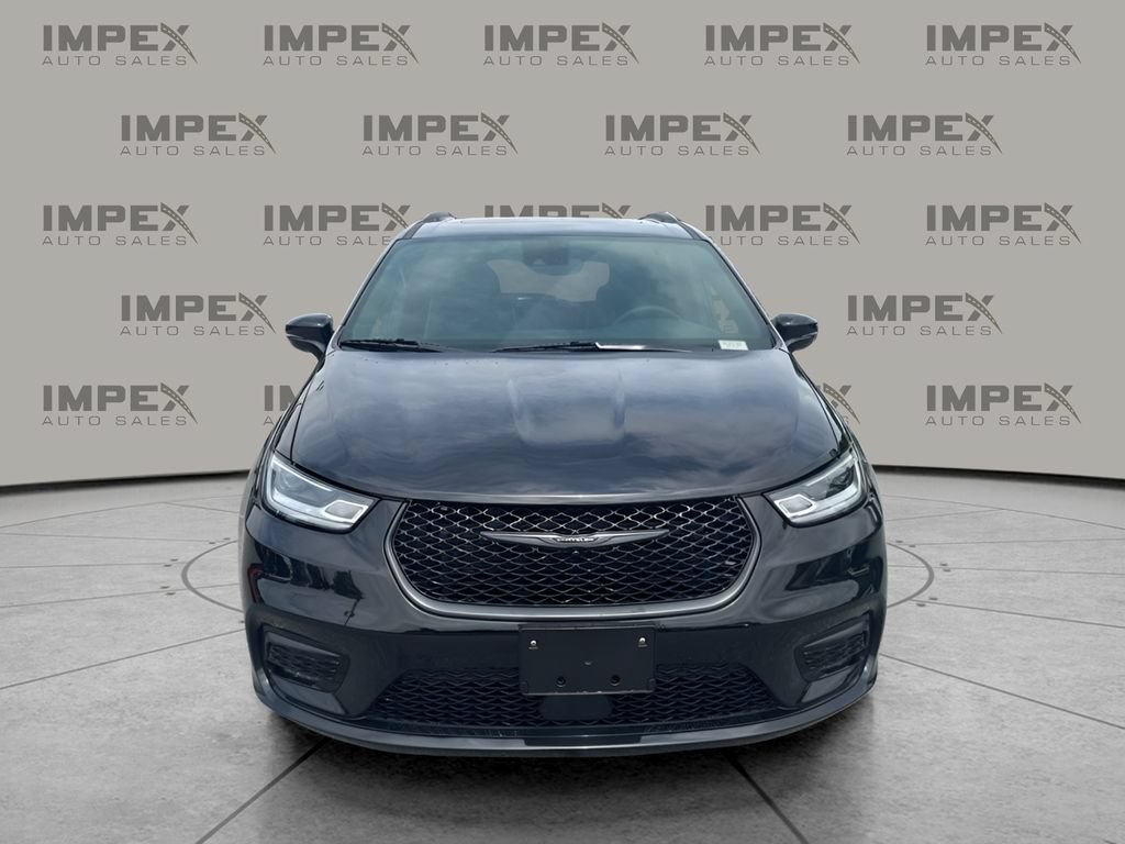 Used 2025 Chrysler Pacifica Limited FWD image 5