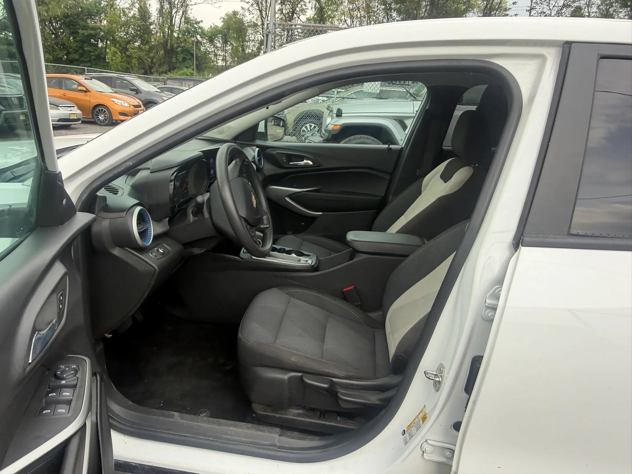 Used 2024 Chevrolet Trax LS w/ LS Convenience Package FWD image 23
